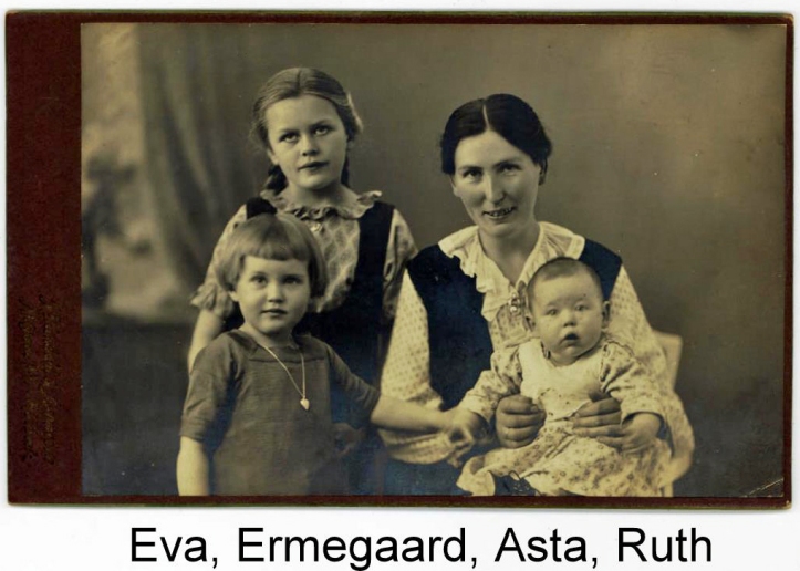 Ruth med mor og søskende
