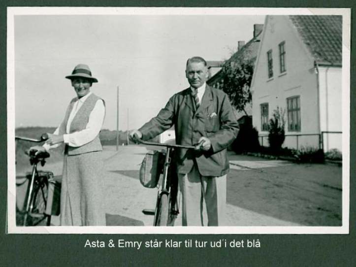 emry-og-asta-pa-cykel