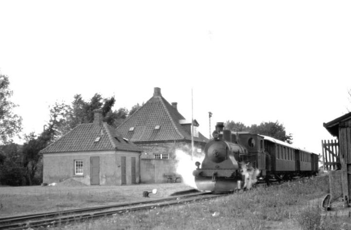 185-EVP.271.II.14.SNNB.Kettinge st med saertoget.Set mod NV. 18.10.1964