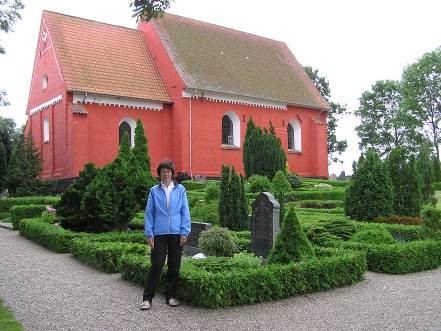 Maria poserer her ved Bregninge (Grønnegade) kirke