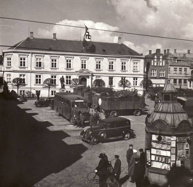 9 april 1940 tog tyskerne bygning og hejste hagekorsflaget