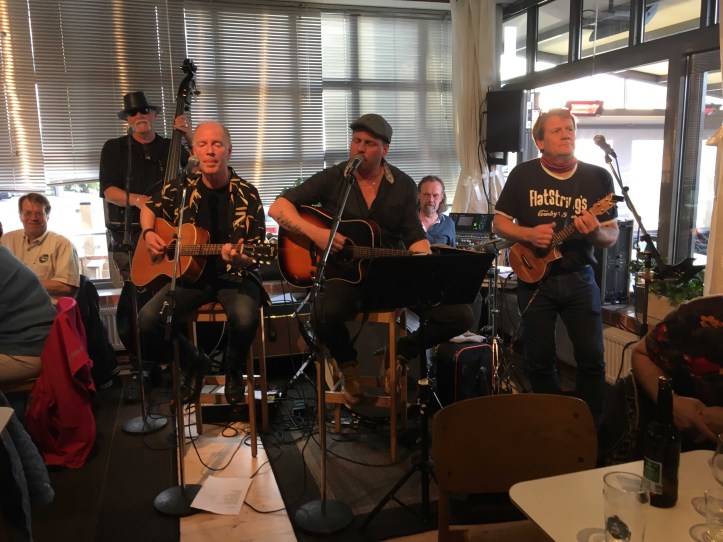 Flatstring spiller på Porter Pelle