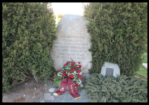Bøgballe memorial with wreath from the Home Guard