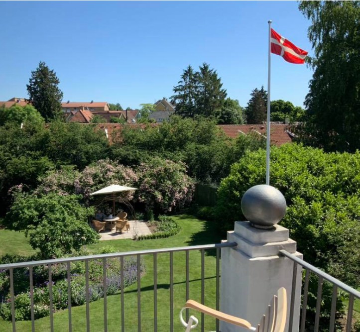 Anna-Dorthes farfars flag her på 100 års dagen for genforeningen-1